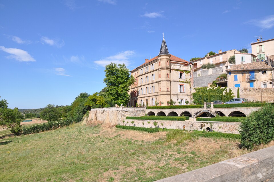 Valensole, le château et son parc