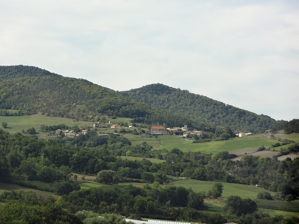 Venterol (Alpes — de — Haute — Provence), village vu de Piégut