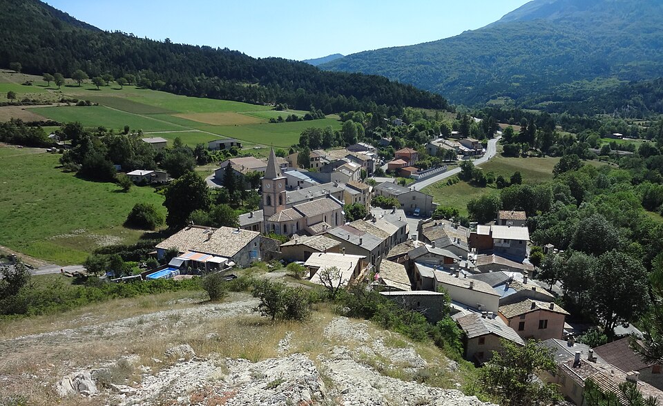 Vergons, village