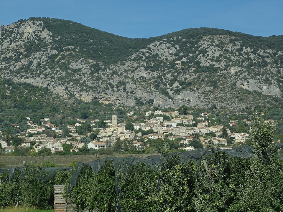 Volx, vue du village du sud — est