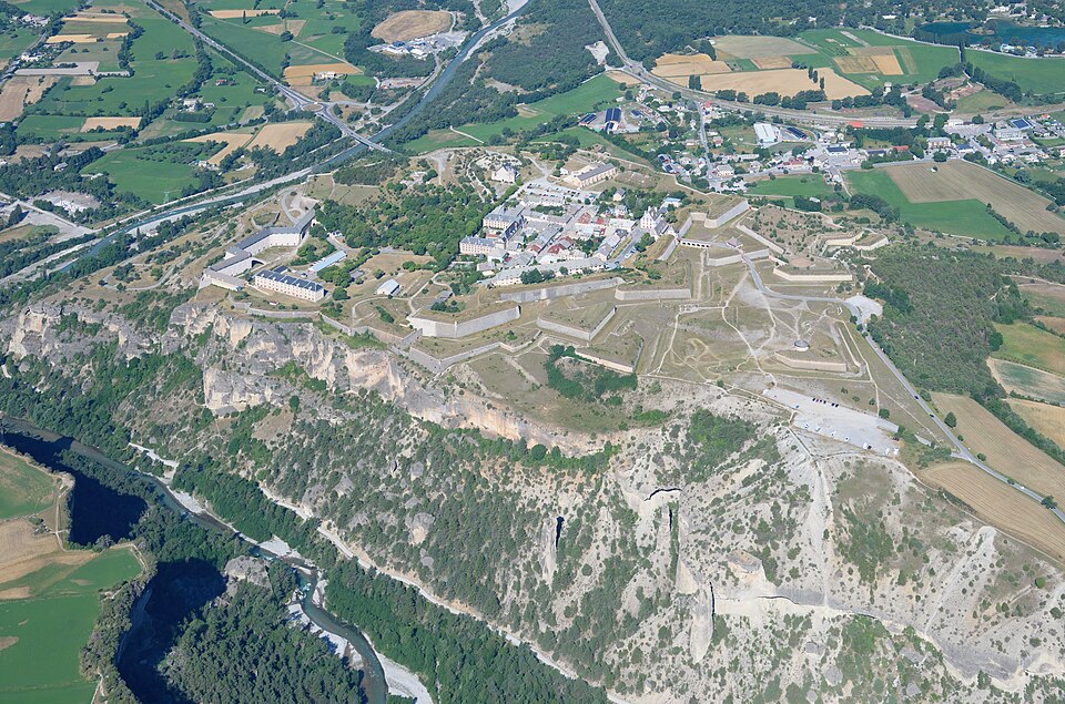 Aerial image of Mont — Dauphin (view from the east)