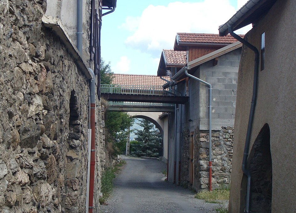 Rousset05 — village — 35