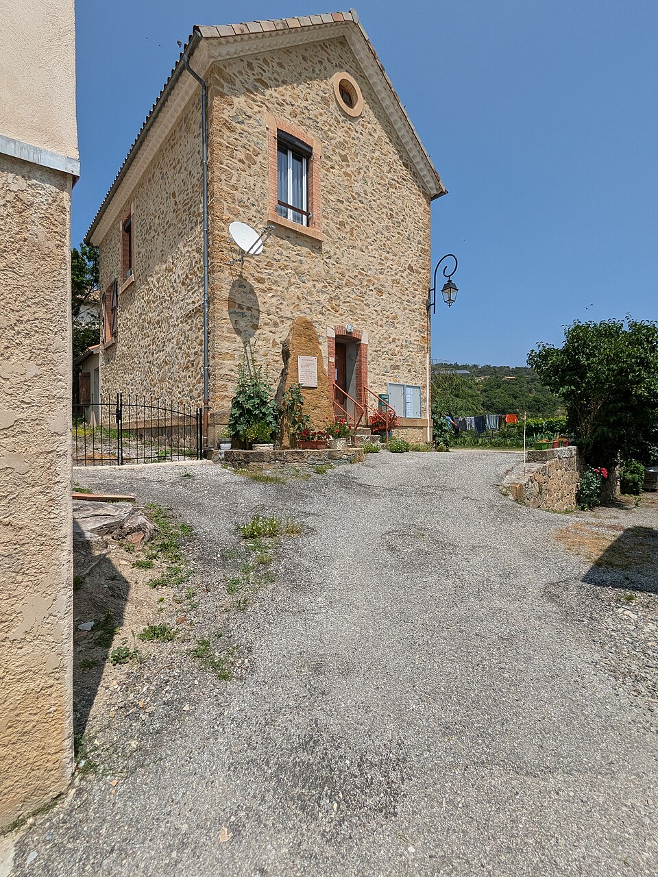 Sorbiers (Hautes — Alpes) — Rue des Écoles — Mairie