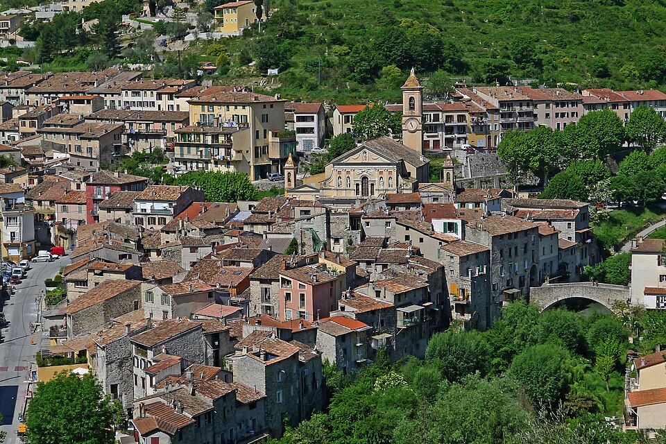 Vue du village de L'Escarène depuis le quartier du Brec