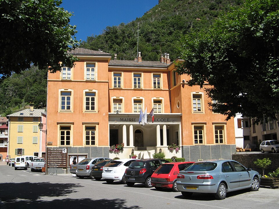 Isola village — mairie