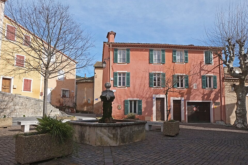 La place Gervais Court de Peymeinade