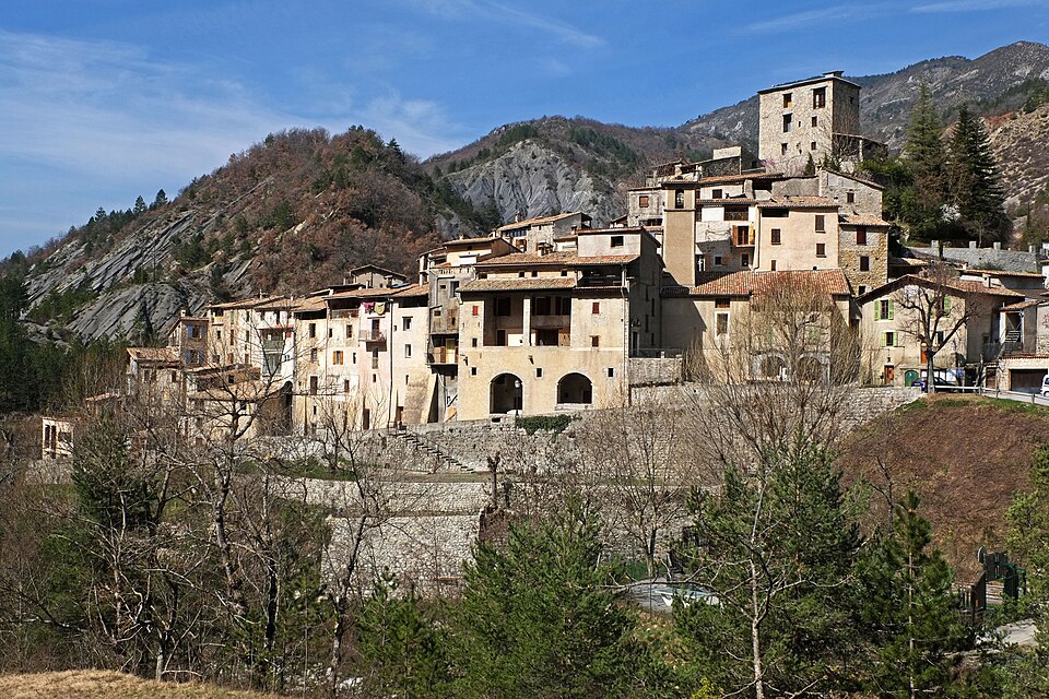 Vue du village de Puget — Rostang depuis le sentier Sainte — Catherine