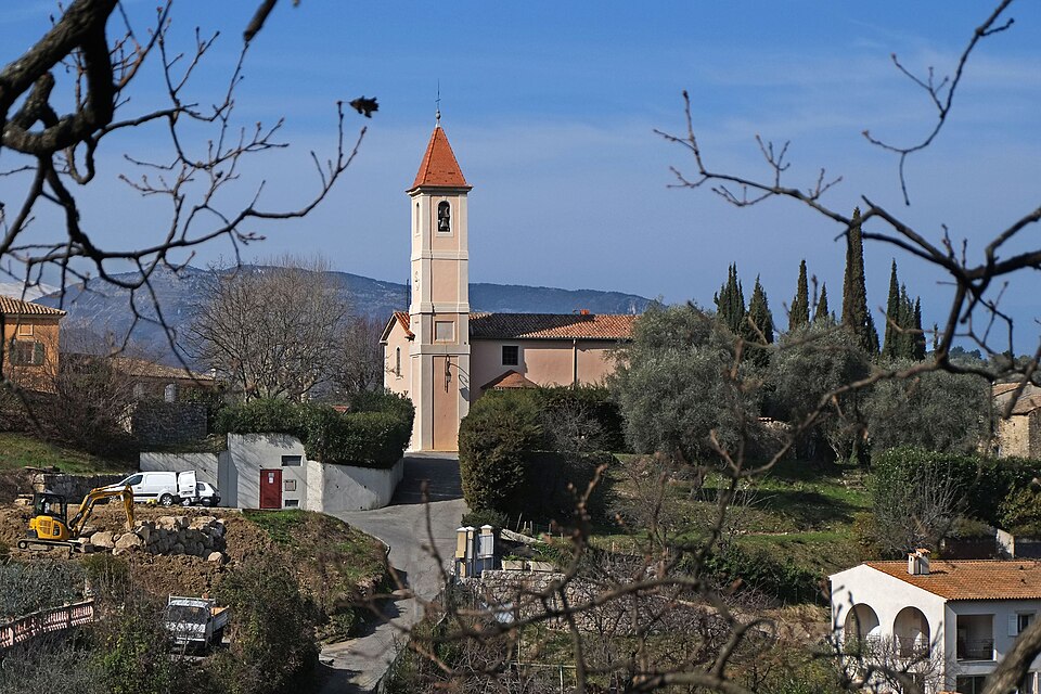 Vue l'église de Saint — Blaise depuis la route de Levens