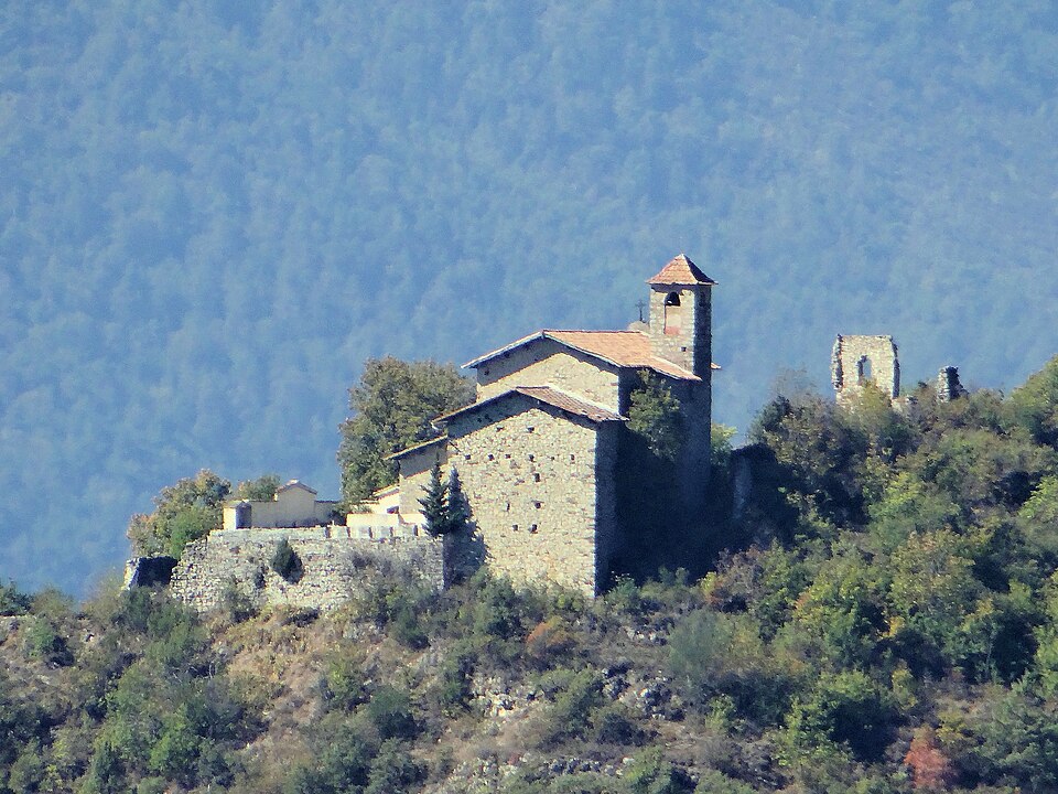 Tournefort (Alpes — Maritimes) — Eglise du vieux village et ruines