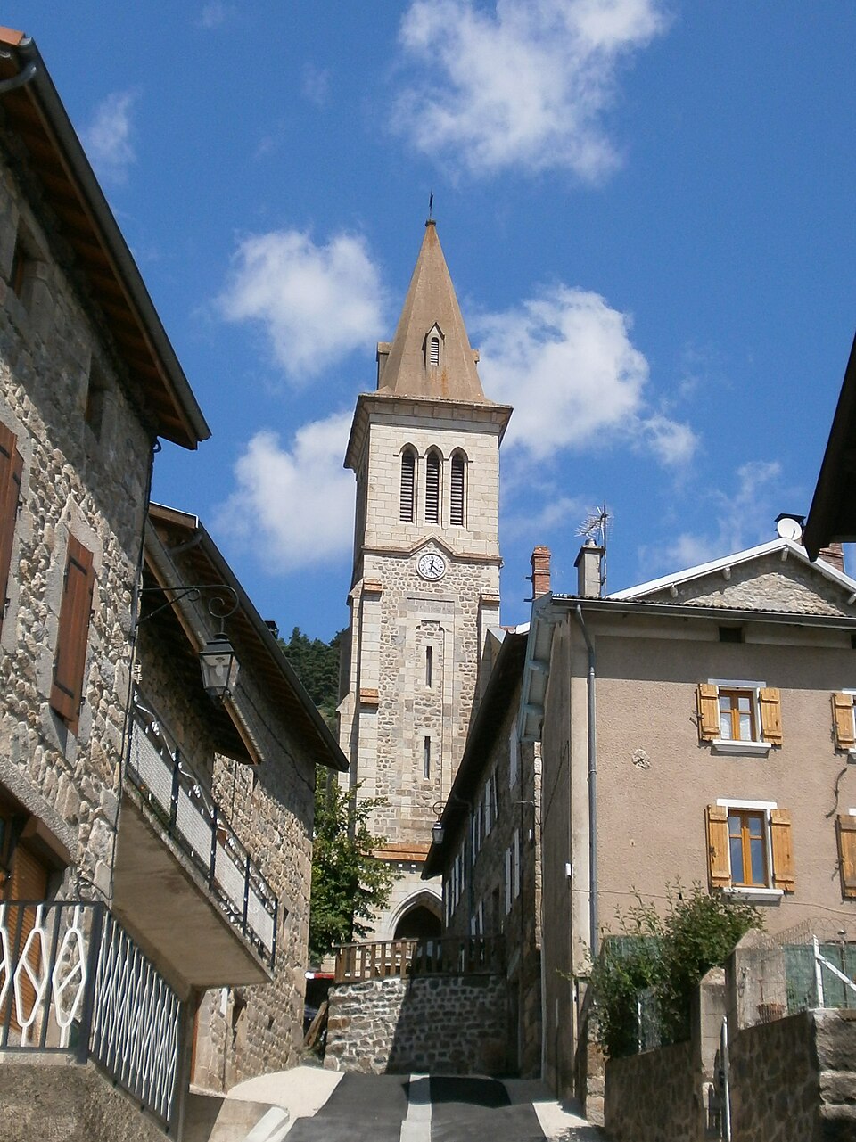 Rochepaule, vers l'église