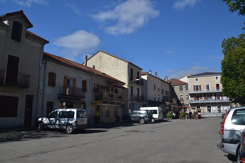 St Cirgues la Montagne — place