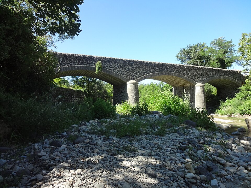 Saint — Jean — le — Centenier, vieux pont sur la Claduègne