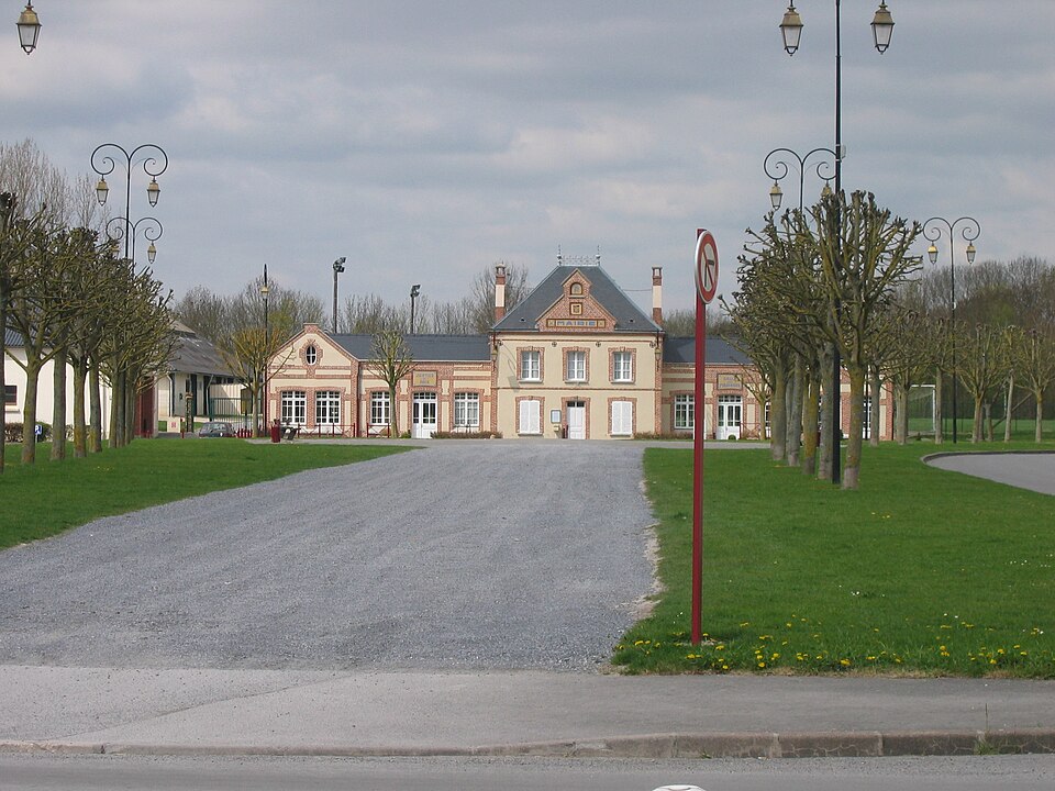 Mairie et place Asfeld Ardennes France