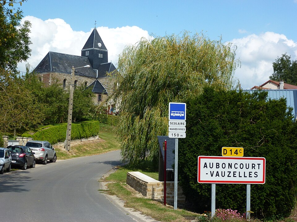 Auboncourt — Vauzelles (Ardennes) city limit sign