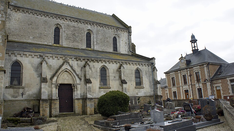 Église cimetière mairie d'Avaçon