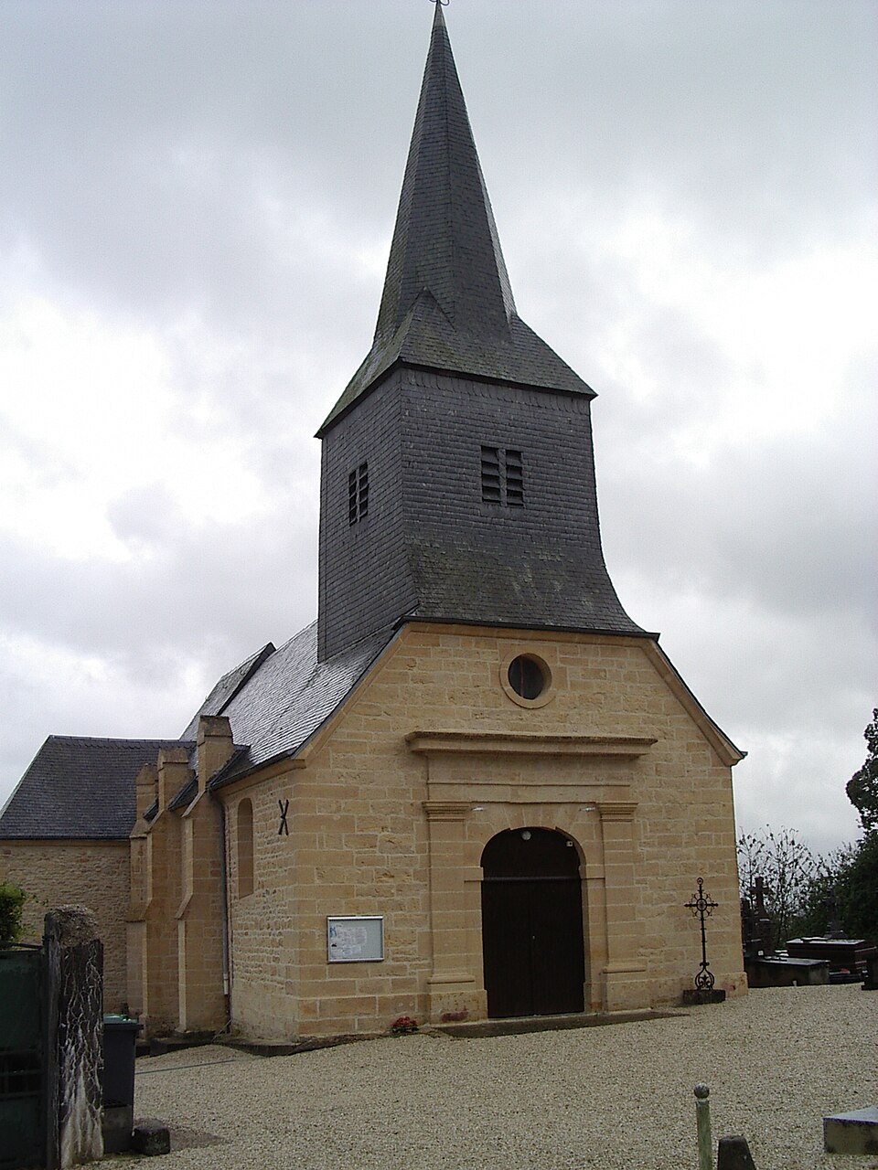 Les Ayvelles , église 02