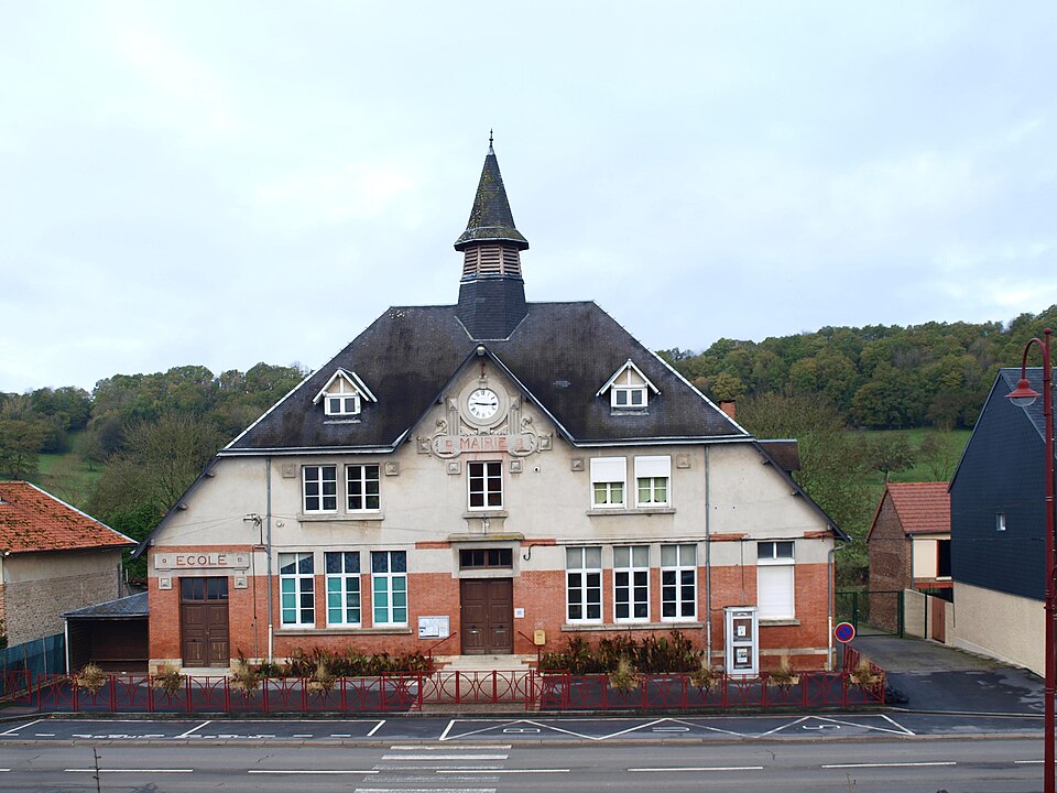 Ballay — 08 — mairie — 07
