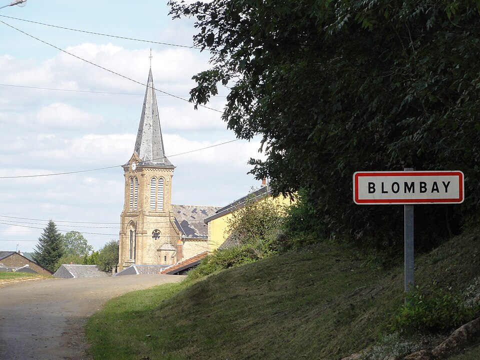 Blombay (Ardennes) city limit sign