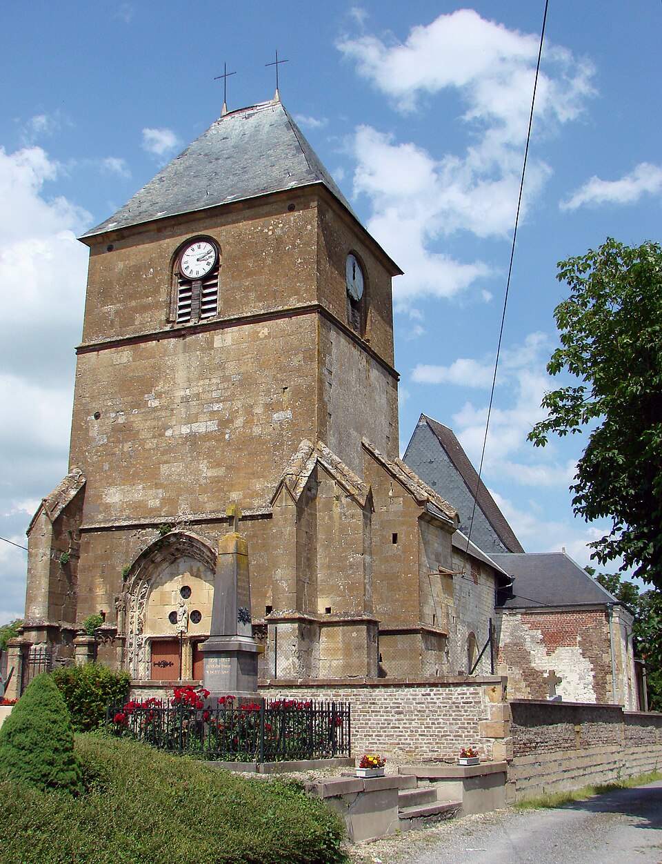 Bourcq — Eglise 01