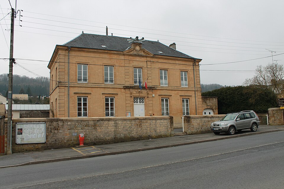 Mairie de Dom — le — Mesnil