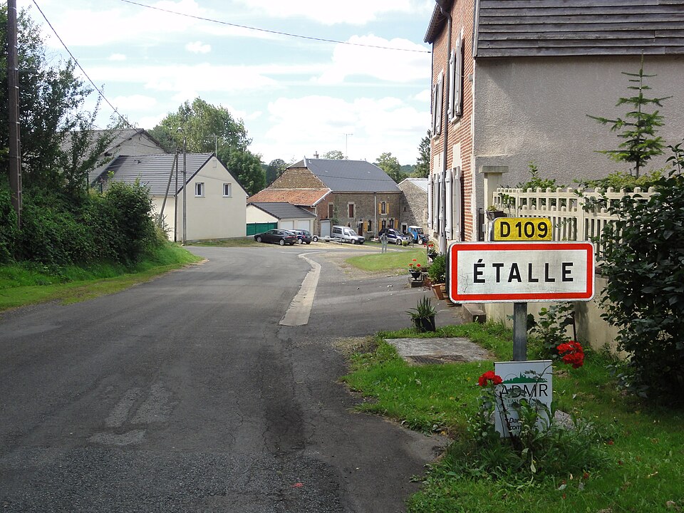 Étalle (Ardennes) city limit sign