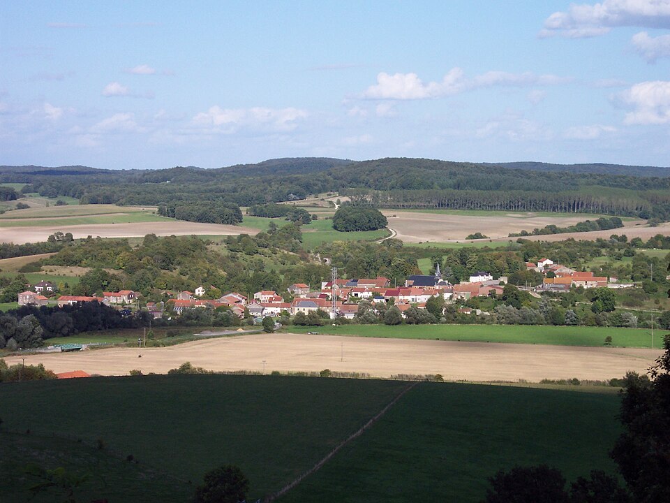 Vue sur Fléville dans la vallée de l'Aire, depuis la colline de l'Argonne