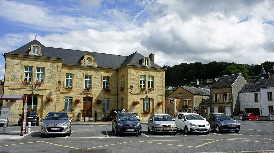 Mairie église 644