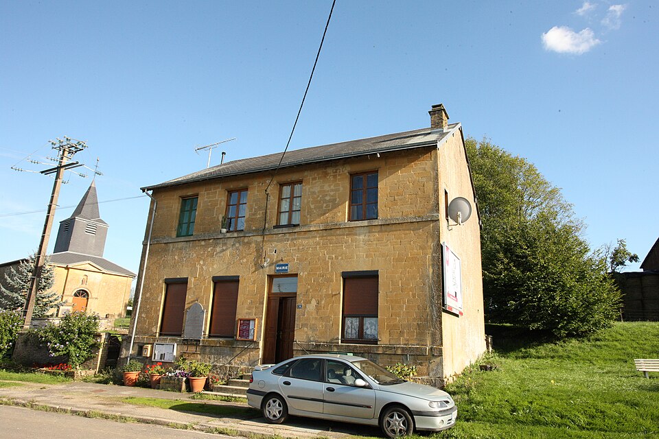 Germont — la Mairie — Photo Francis Neuvens lesardennesvuesdusol.fotoloft.fr