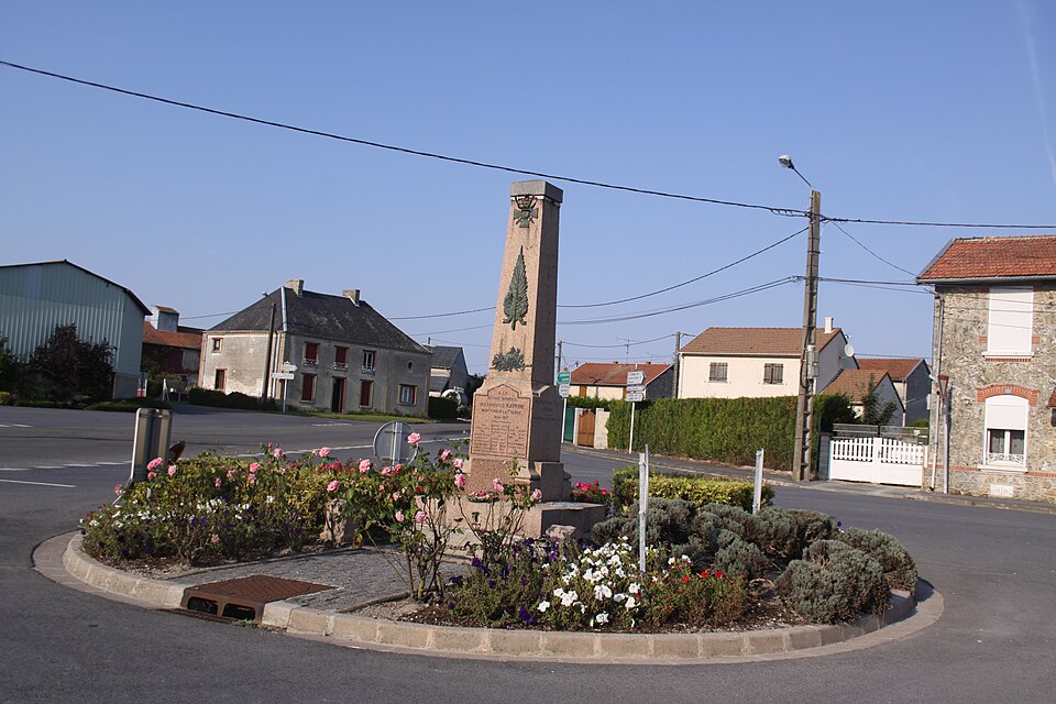 Hauviné — le monument en hommage aux Morts pour la France — Photo Francis Neuvens lesardennesvuesdusol.fotoloft.fr
