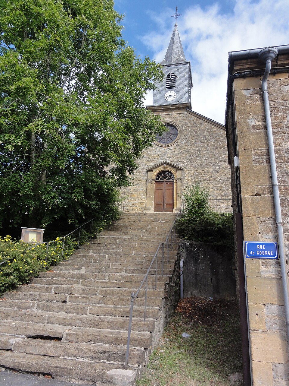 Houldizy (Ardennes) église et escalier d'acces