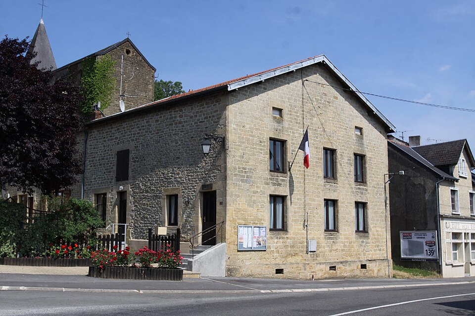 Linay — la Mairie — Photo Francis Neuvens lesardennesvuesdusol.fotoloft.fr