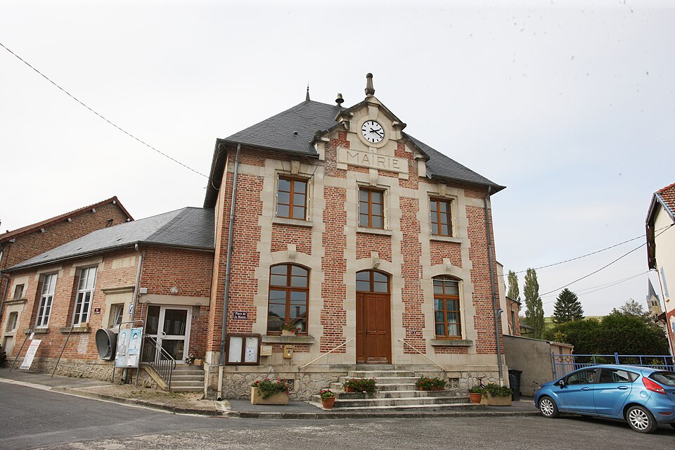 Liry — la Mairie — Photo Francis Neuvens lesardennesvuesdusol.fotoloft.fr