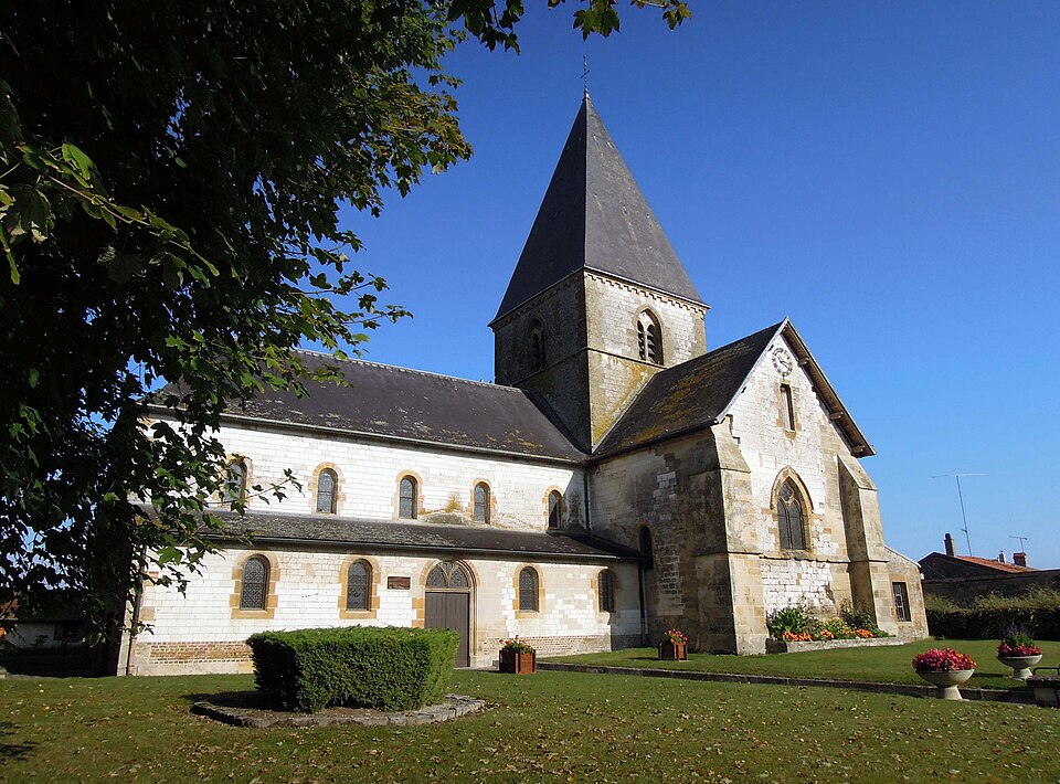PA00078459 l'église Saint Pierre de Machault — Ardennes