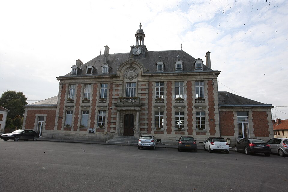 Monthois — la Mairie — Photo Francis Neuvens lesardennesvuesdusol.fotoloft.fr