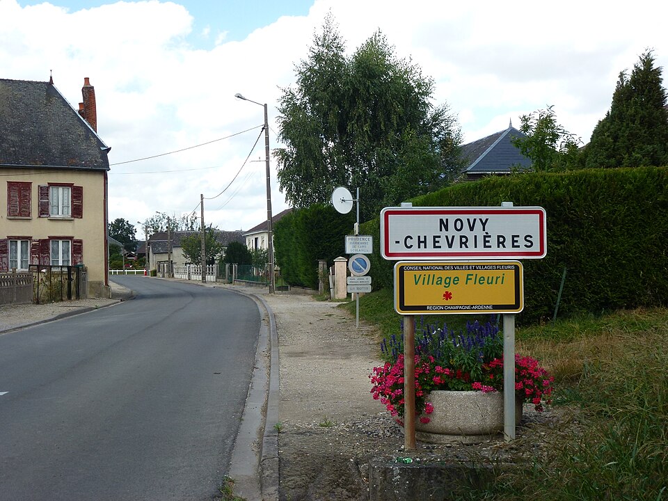 Novy — Chevrières (Ardennes) city limit sign