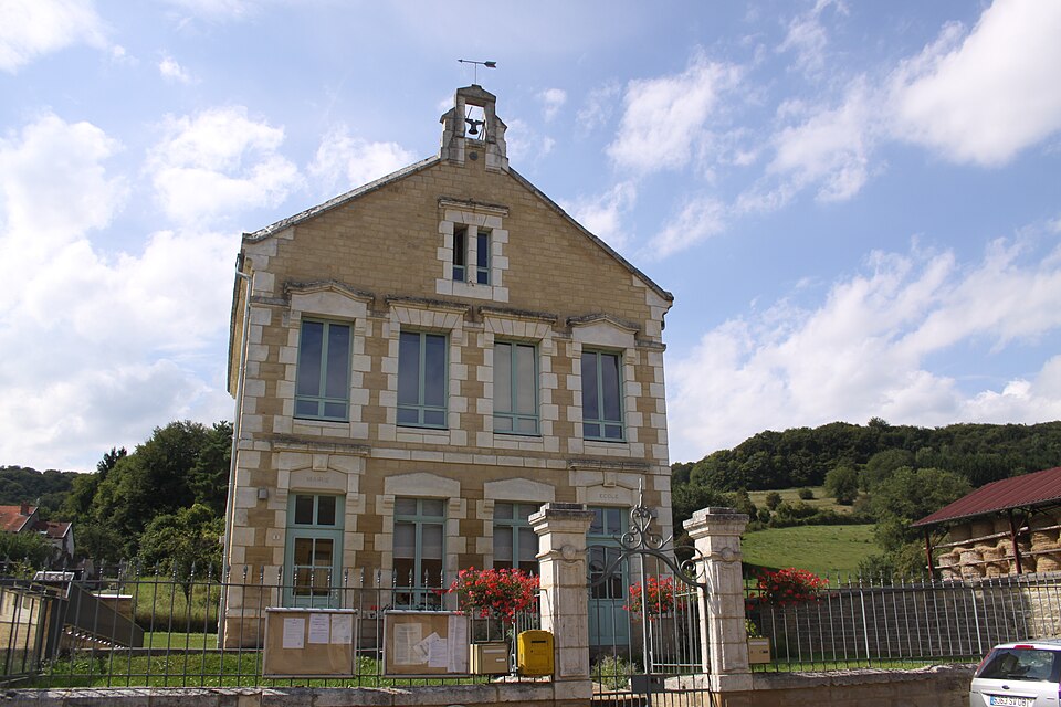 Omicourt — la Mairie — Photo Francis Neuvens lesardennesvuesdusol.fotoloft.fr