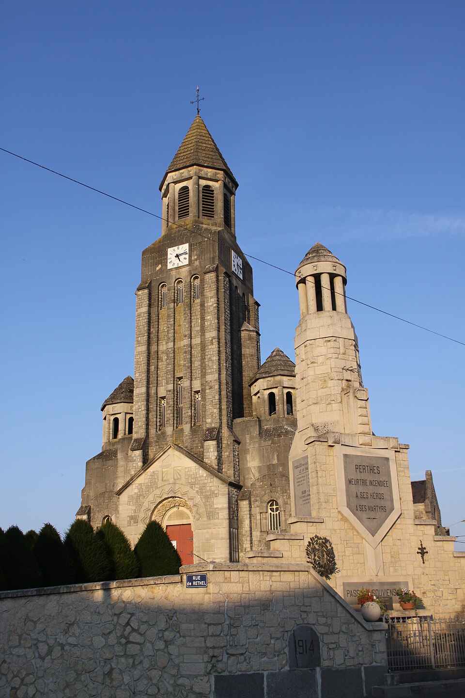 Perthes (Ardennes) — l’ Église Saint — Thimothée et Saint — Apollinaire — Photo Francis Neuvens lesardennesvuesdusol.fotoloft.fr