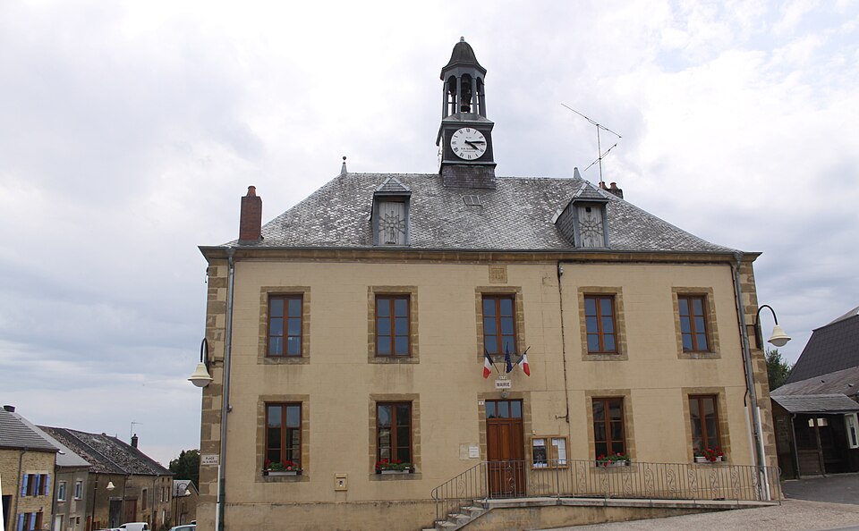 Pouru — aux — Bois — la Mairie — Photo Francis Neuvens lesardennesvuesdusol.fotoloft.fr
