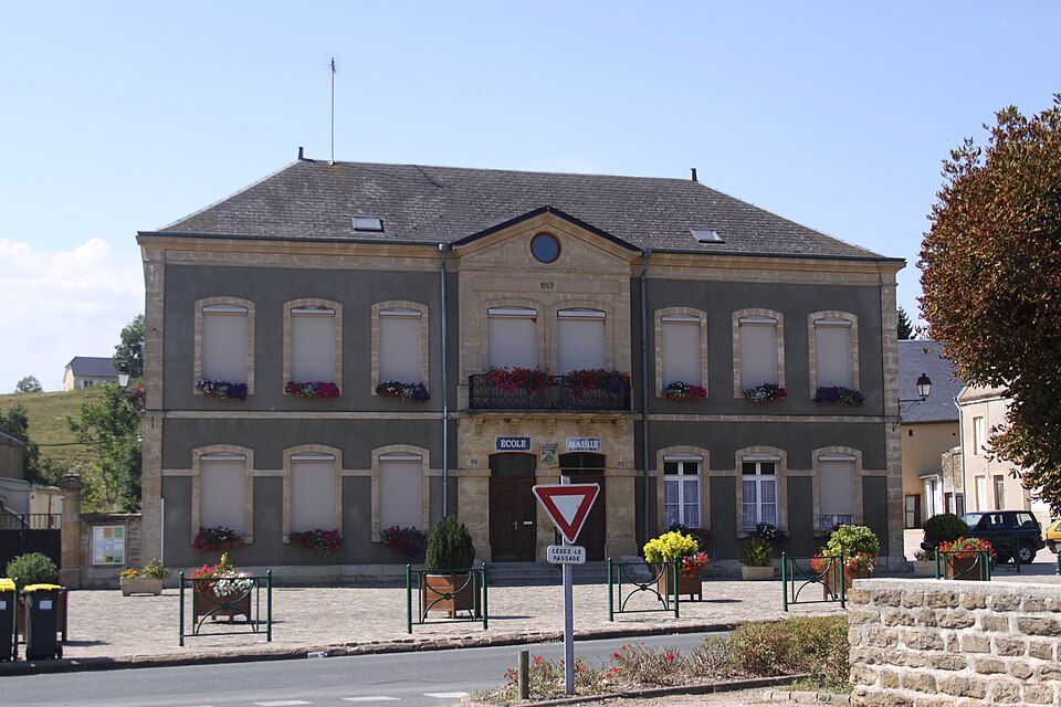 Pouru — Saint — Remy — la Mairie — Photo Francis Neuvens lesardennesvuesdusol.fotoloft.fr