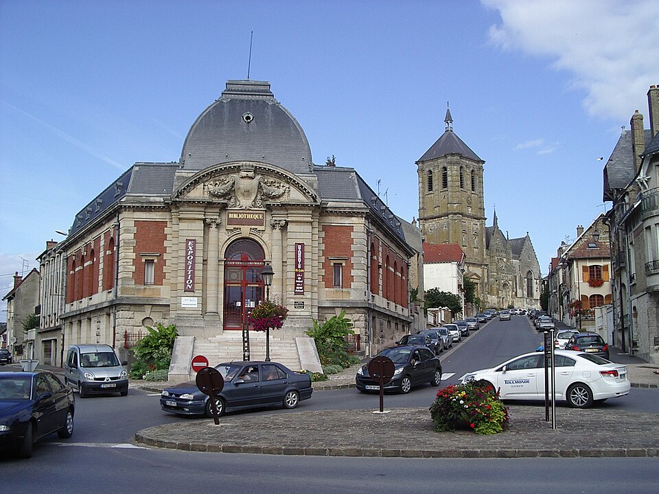 Bibliothèque et église saint Nicolas Rethel