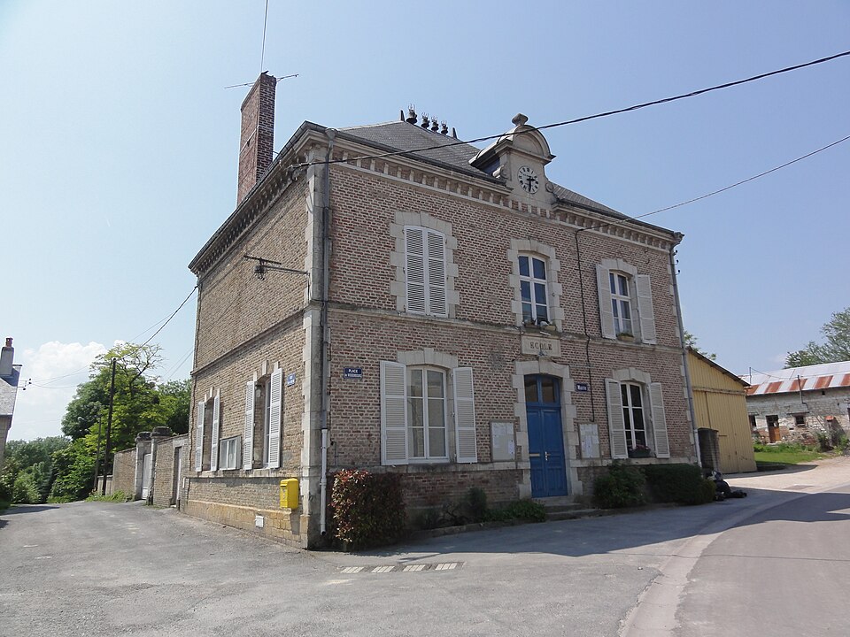 Saint — Fergeux (Ardennes) Mairie — école