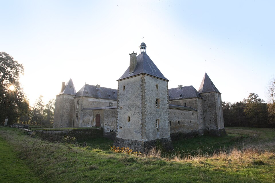 Sapogne — sur — Marche Château de Tassigny — le Château de Tassigny — Photo Francis Neuvens lesardennesvuesdusol.fotoloft