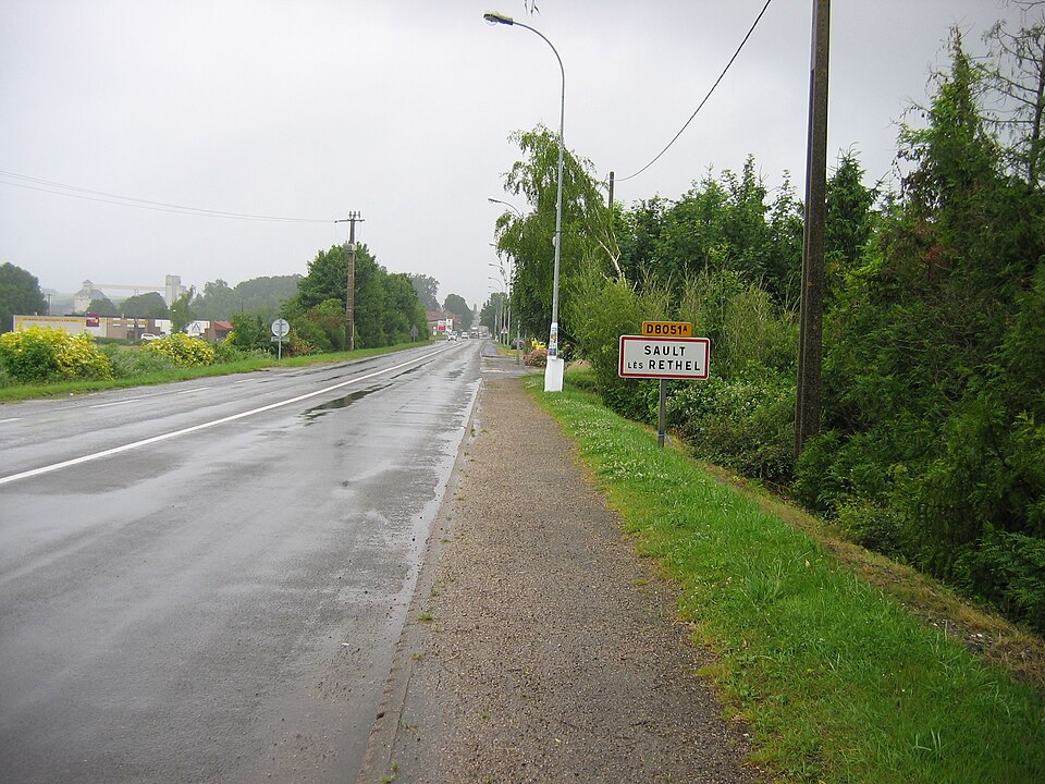 Entree Sault les Rethel Ardennes F 01