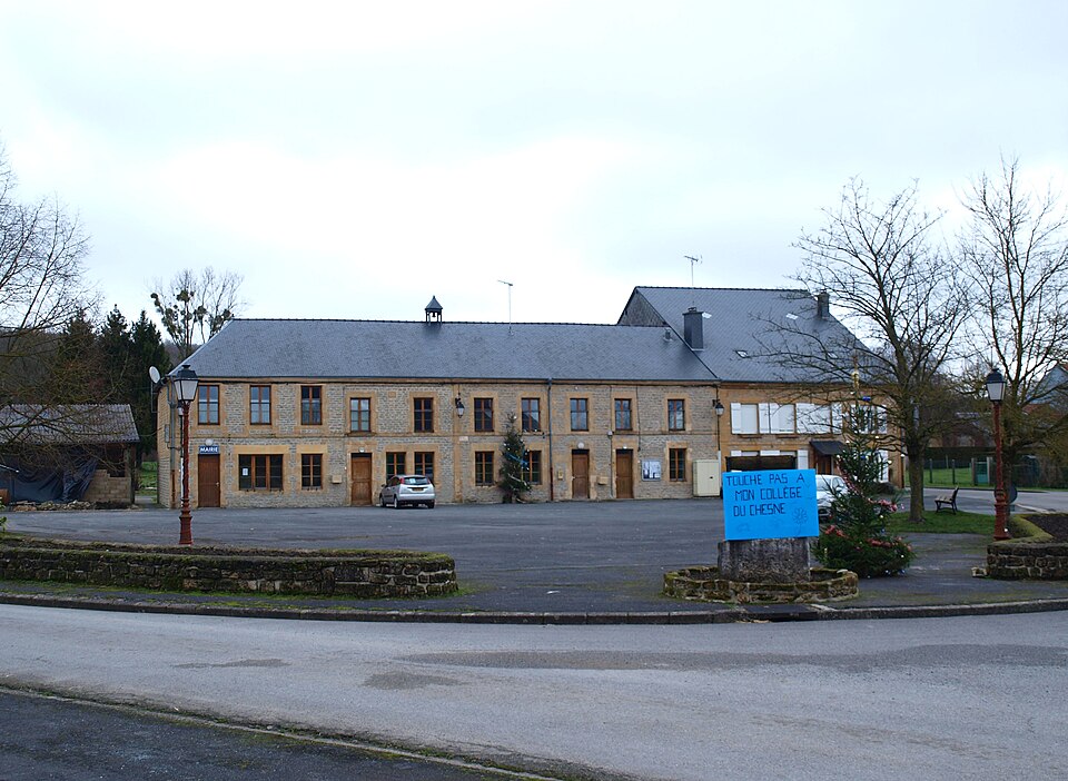 Sauville — 08 — place mairie — A07