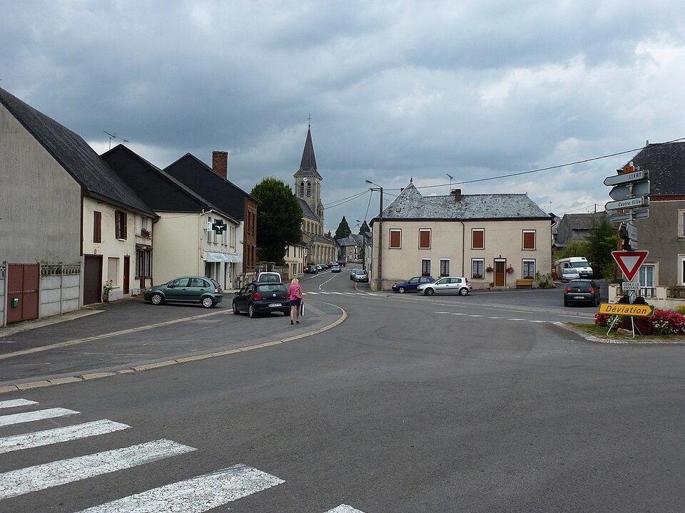 Signy — l'Abbaye (Ardennes) une rue