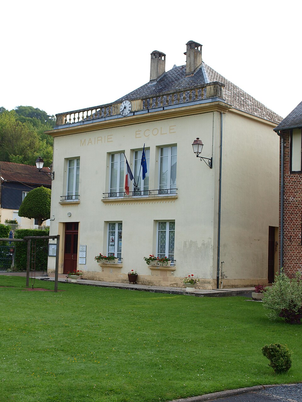 Toges — FR — 08 — mairie — 06