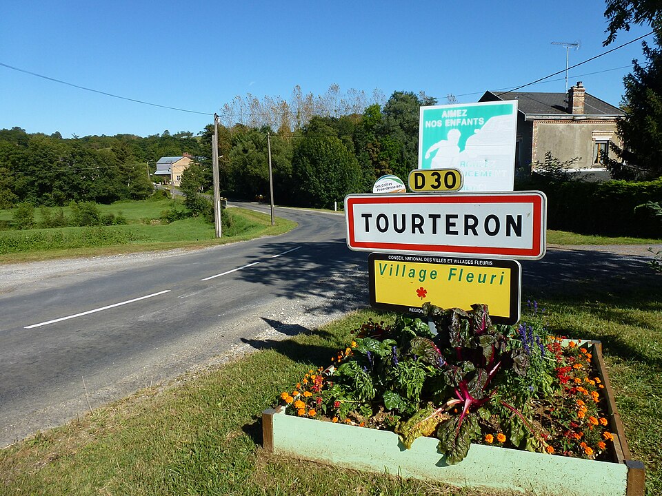 Tourteron (Ardennes) city limit sign
