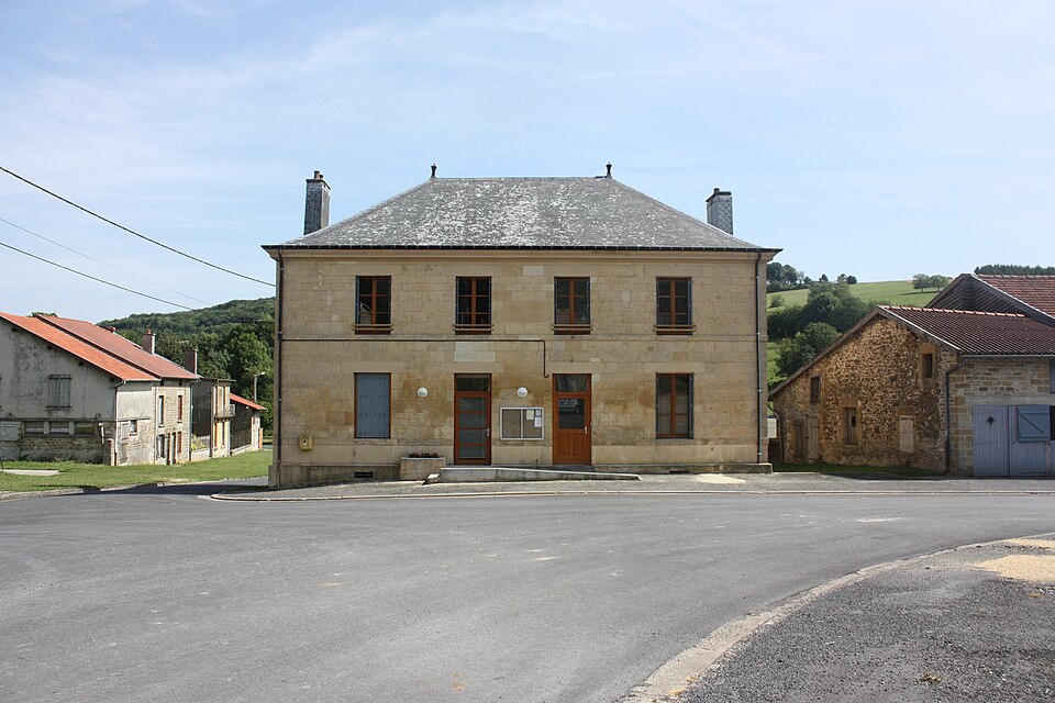 Vaux — en — Dieulet — la Mairie — Photo Francis Neuvens lesardennesvuesdusol.fotoloft.fr