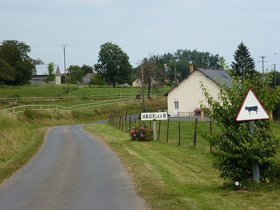 Vaux — lès — Rubigny (Ardennes) city limit sign