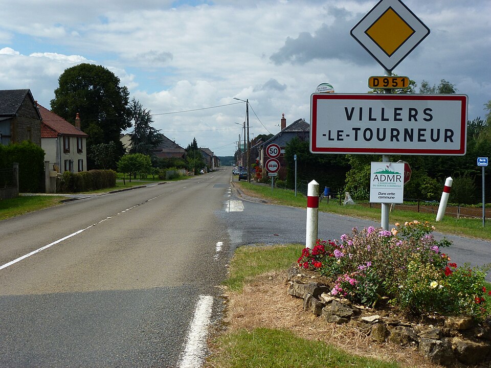 Villers — le — Tourneur (Ardennes) city limit sign